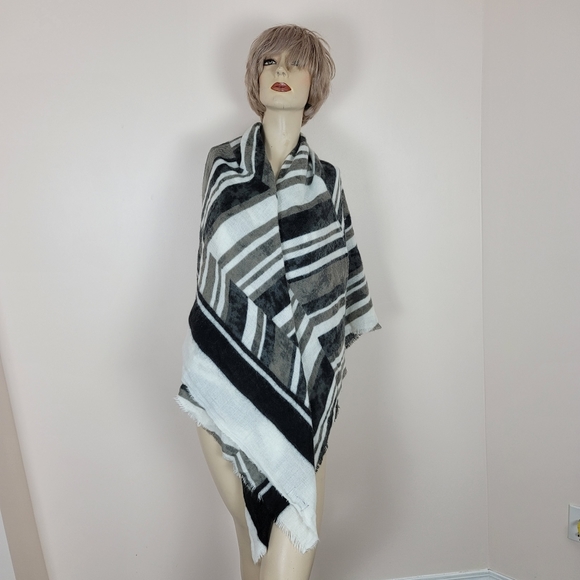 Zara black white gray striped fuzzy blanket scarf - Picture 12 of 13